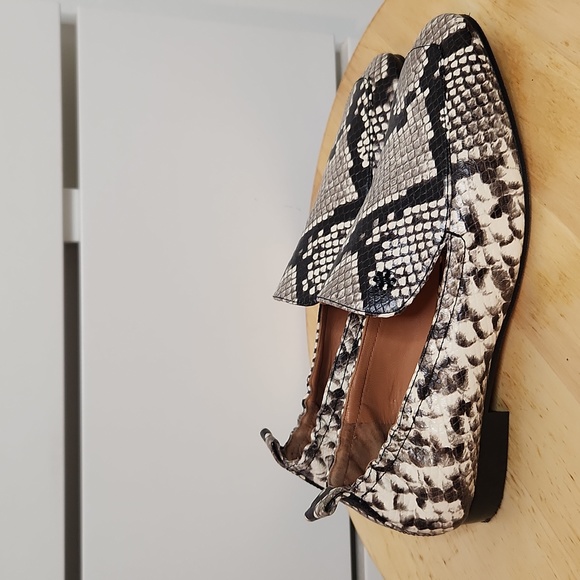 Tory Burch Women's Kira Embossed Stretch Loafer Warm Roccia Size 7 cream black - Picture 2 of 12